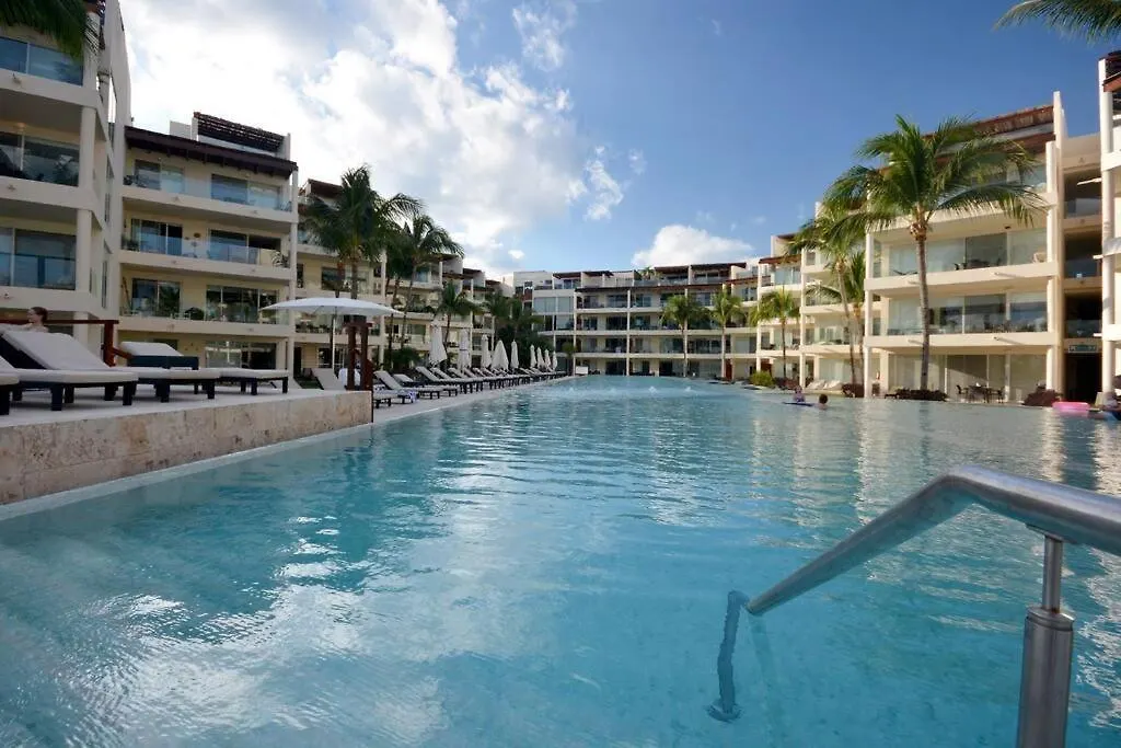 Great Best Location Beach Front Playa del Carmen Apartment